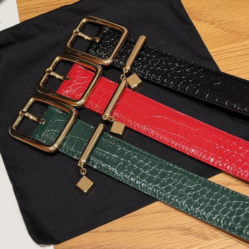 Pendant square buckle leather women's waist belt with crocodile pattern cowhide, suitable for daily use and versatile for various occasions.