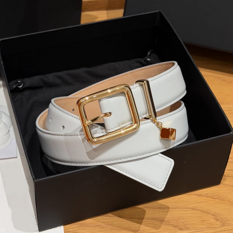 Pendant square buckle leather women's waist belt with crocodile pattern cowhide, suitable for daily use and versatile for various occasions.