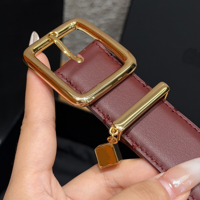 Pendant square buckle leather women's waist belt with crocodile pattern cowhide, suitable for daily use and versatile for various occasions.