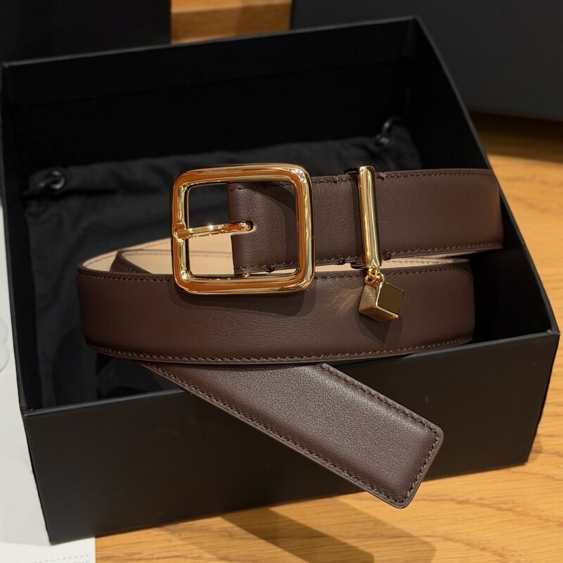 Pendant square buckle leather women's waist belt with crocodile pattern cowhide, suitable for daily use and versatile for various occasions.