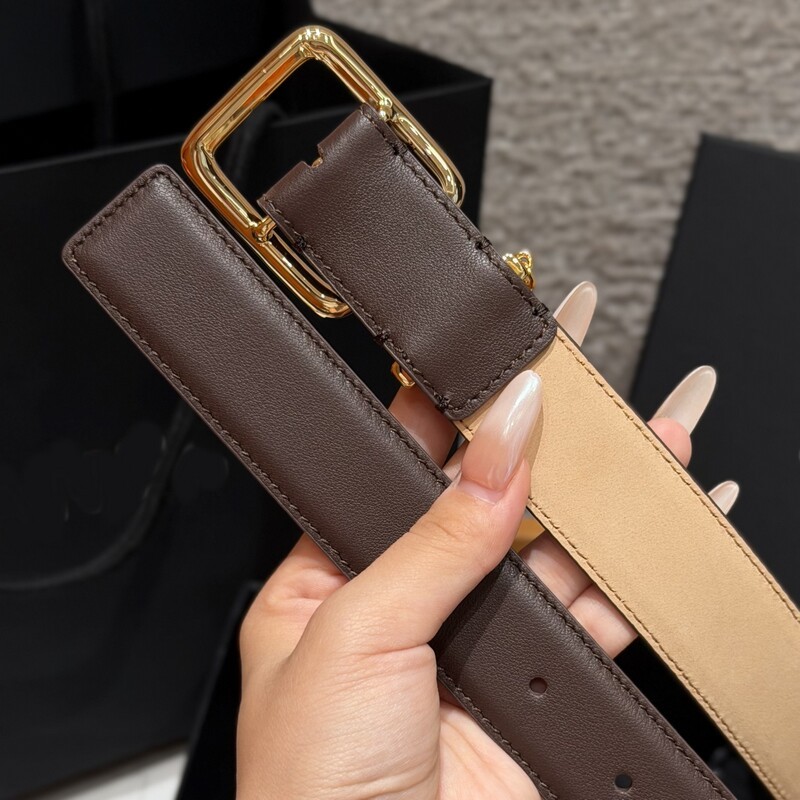 Pendant square buckle leather women's waist belt with crocodile pattern cowhide, suitable for daily use and versatile for various occasions.