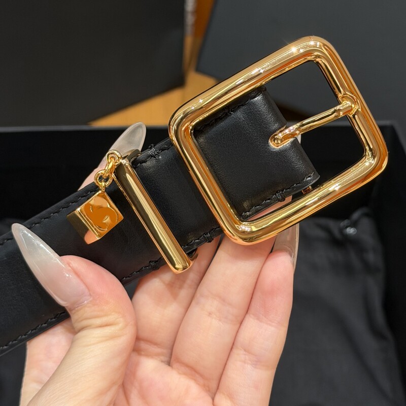 Pendant square buckle leather women's waist belt with crocodile pattern cowhide, suitable for daily use and versatile for various occasions.
