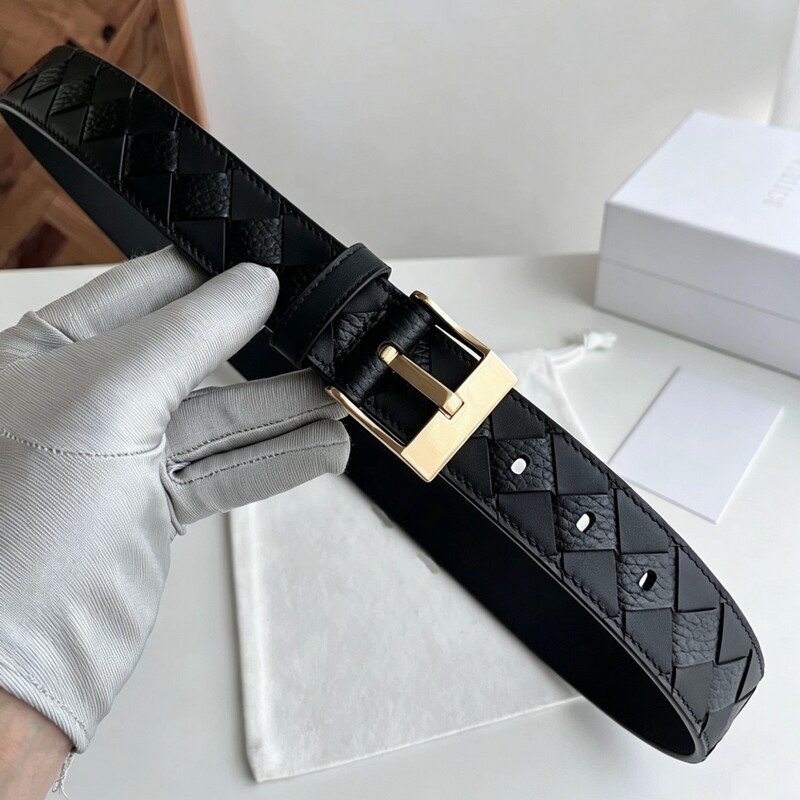 Handmade woven men's genuine leather waist belt with 3.5-inch leather buckle. A casual, fashionable, and versatile belt suitable for both business and casual wear