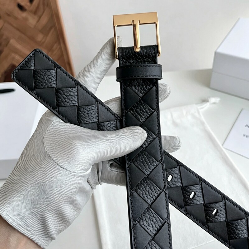 Handmade woven men's genuine leather waist belt with 3.5-inch leather buckle. A casual, fashionable, and versatile belt suitable for both business and casual wear