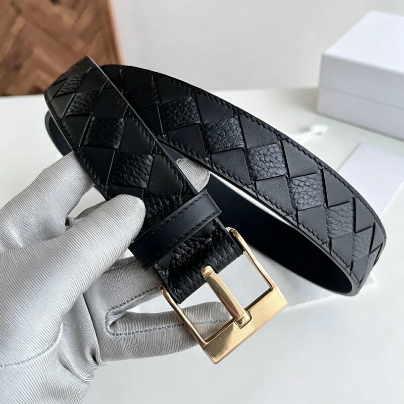 Handmade woven men's genuine leather waist belt with 3.5-inch leather buckle. A casual, fashionable, and versatile belt suitable for both business and casual wear