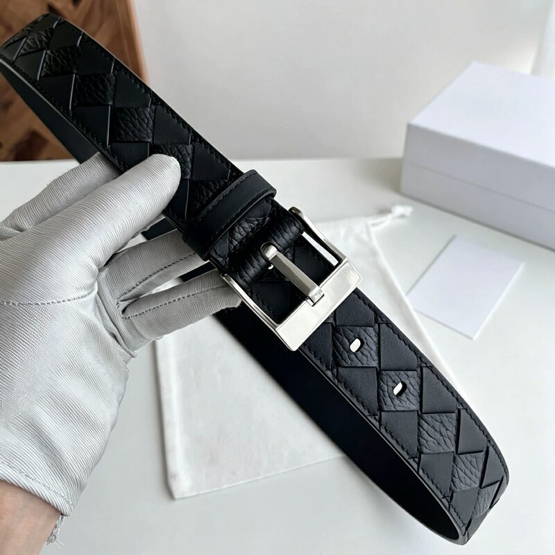Handmade woven men's genuine leather waist belt with 3.5-inch leather buckle. A casual, fashionable, and versatile belt suitable for both business and casual wear