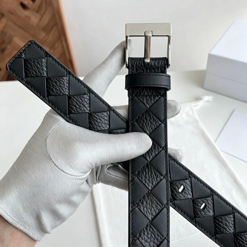 Handmade woven men's genuine leather waist belt with 3.5-inch leather buckle. A casual, fashionable, and versatile belt suitable for both business and casual wear