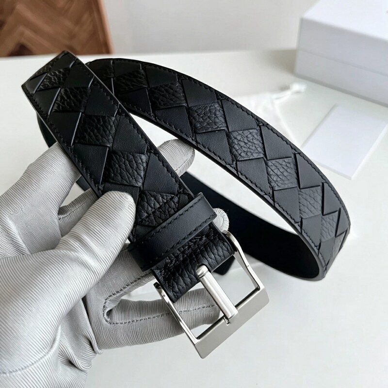 Handmade woven men's genuine leather waist belt with 3.5-inch leather buckle. A casual, fashionable, and versatile belt suitable for both business and casual wear