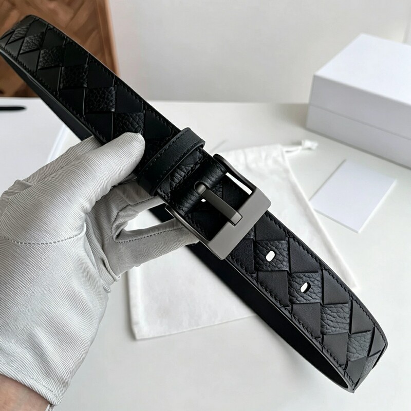 Handmade woven men's genuine leather waist belt with 3.5-inch leather buckle. A casual, fashionable, and versatile belt suitable for both business and casual wear