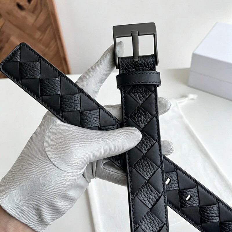 Handmade woven men's genuine leather waist belt with 3.5-inch leather buckle. A casual, fashionable, and versatile belt suitable for both business and casual wear