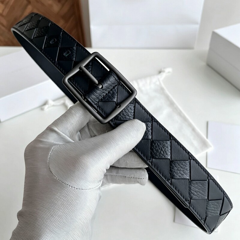 Handmade woven men's genuine leather waist belt with 3.5-inch leather buckle. A casual, fashionable, and versatile belt suitable for both business and casual wear
