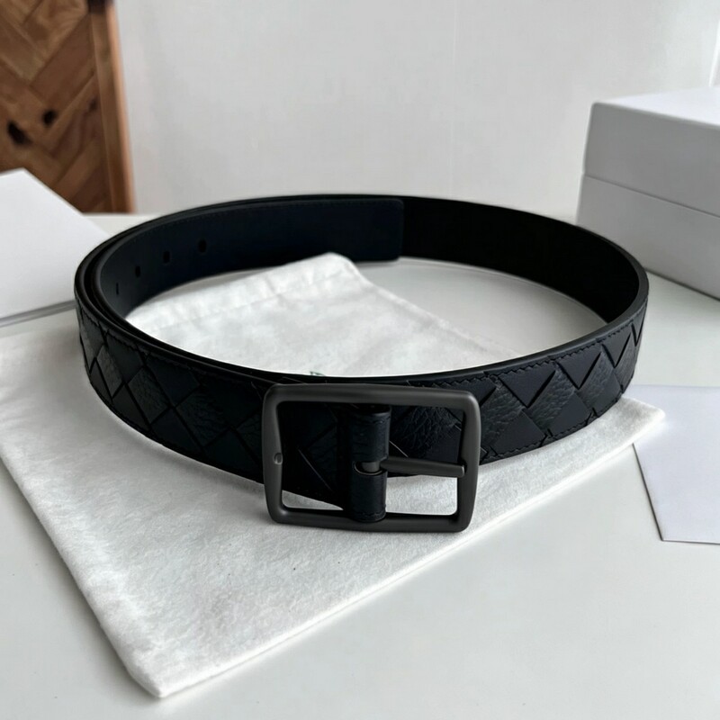 Handmade woven men's genuine leather waist belt with 3.5-inch leather buckle. A casual, fashionable, and versatile belt suitable for both business and casual wear