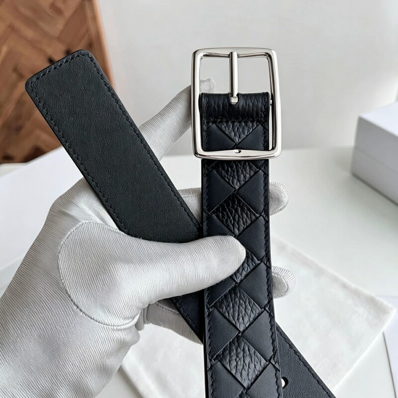 Handmade woven men's genuine leather waist belt with 3.5-inch leather buckle. A casual, fashionable, and versatile belt suitable for both business and casual wear