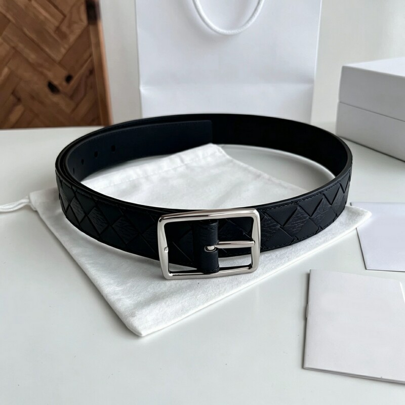 Handmade woven men's genuine leather waist belt with 3.5-inch leather buckle. A casual, fashionable, and versatile belt suitable for both business and casual wear