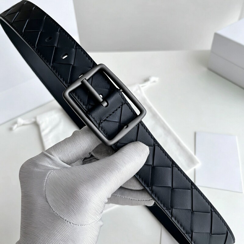 Handmade woven men's genuine leather waist belt with 3.5-inch leather buckle. A casual, fashionable, and versatile belt suitable for both business and casual wear