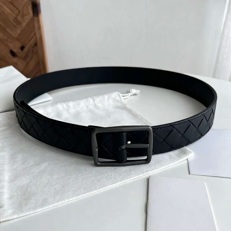 Handmade woven men's genuine leather waist belt with 3.5-inch leather buckle. A casual, fashionable, and versatile belt suitable for both business and casual wear