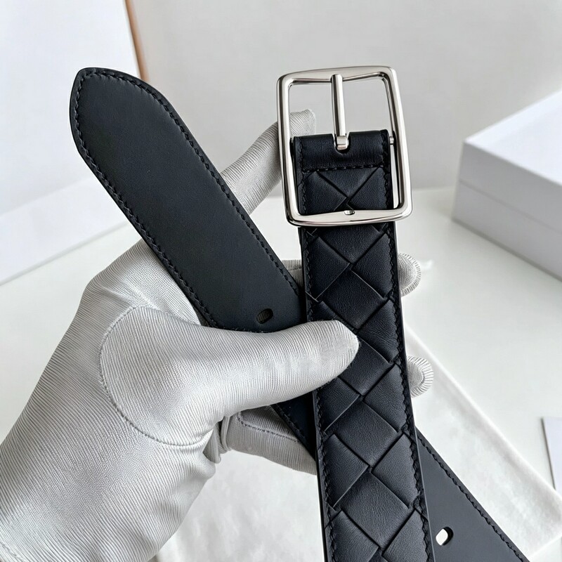 Handmade woven men's genuine leather waist belt with 3.5-inch leather buckle. A casual, fashionable, and versatile belt suitable for both business and casual wear