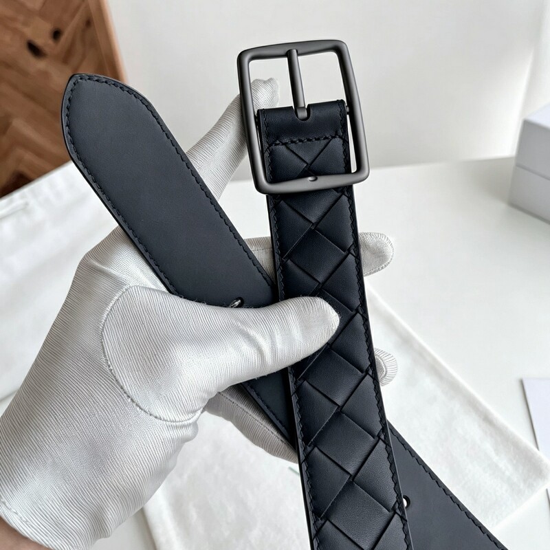Handmade woven men's genuine leather waist belt with 3.5-inch leather buckle. A casual, fashionable, and versatile belt suitable for both business and casual wear
