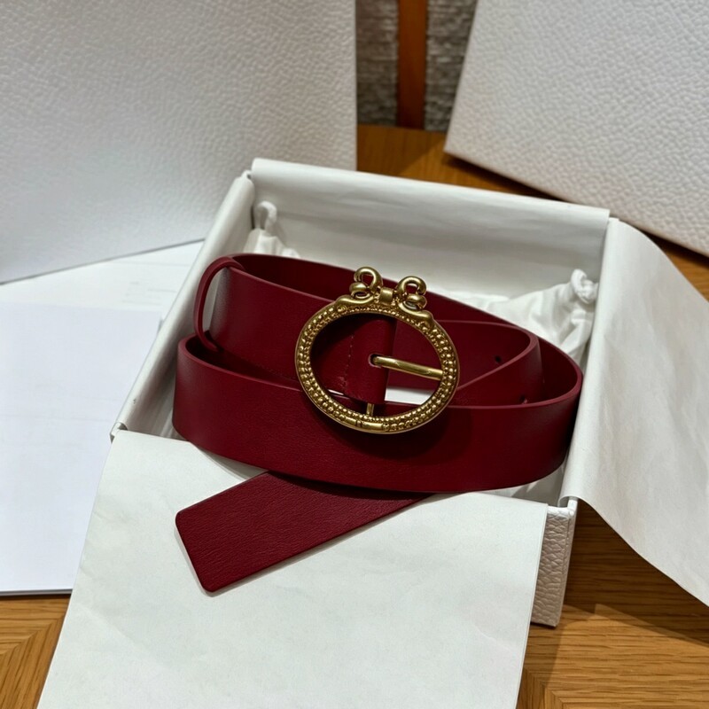 Retro needle-style lady's needle-style leather belt with solid-color butterfly clasp as a fashionable belt accessory