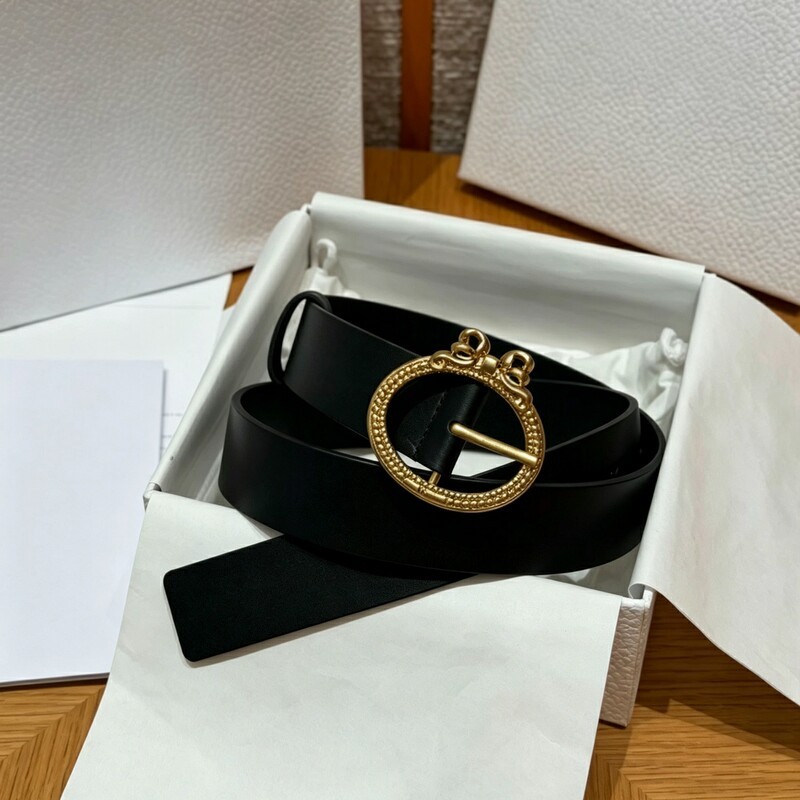 Retro needle-style lady's needle-style leather belt with solid-color butterfly clasp as a fashionable belt accessory