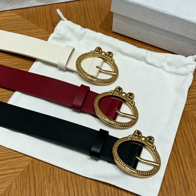 Retro needle-style lady's needle-style leather belt with solid-color butterfly clasp as a fashionable belt accessory