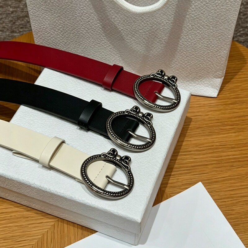 Retro needle-style lady's needle-style leather belt with solid-color butterfly clasp as a fashionable belt accessory