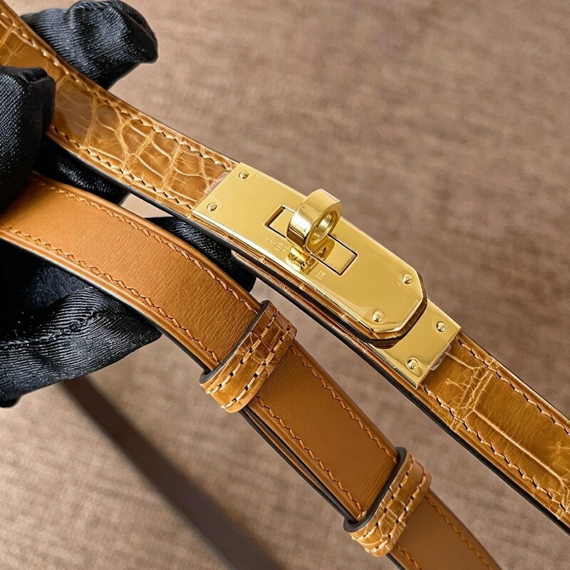 Crocodile skin stretchable female waistband, stretchable Kelly women's dress waistband, fine version with decorative band when tightening.