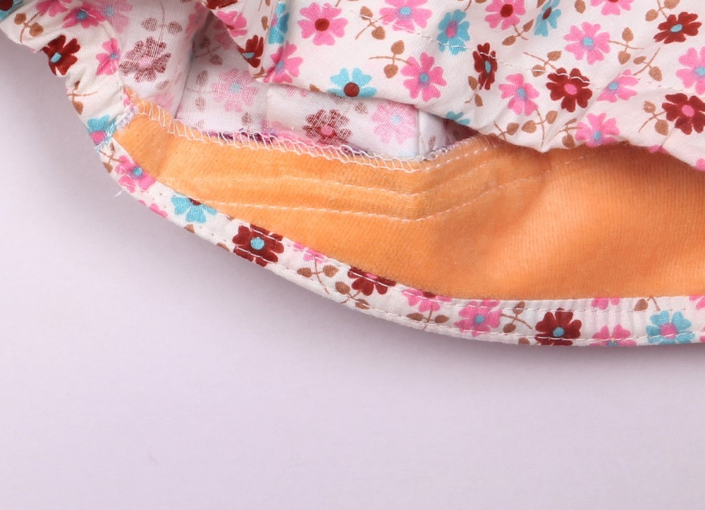 medical bouffant caps in cotton in pink with small daisy