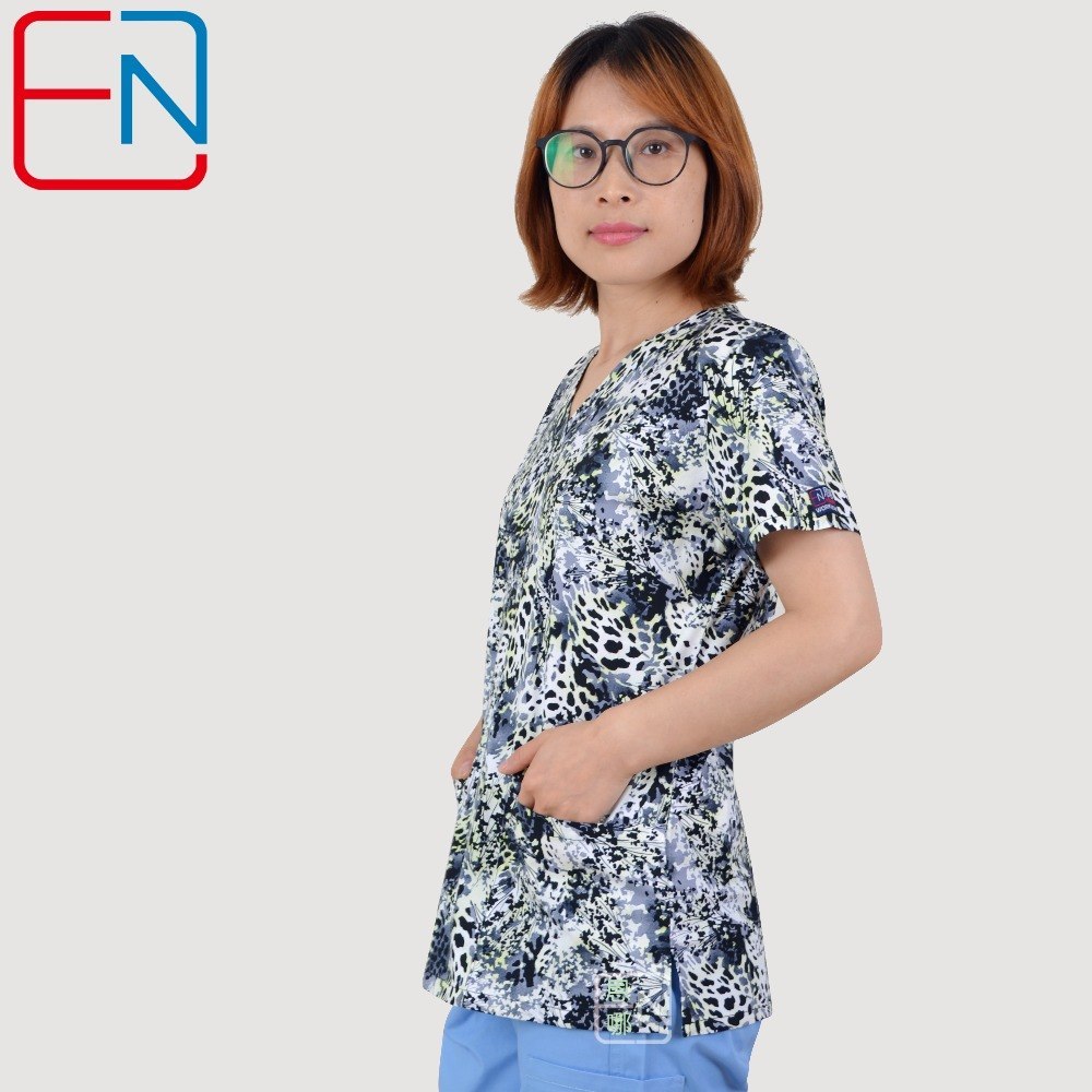 Brand medical scrub tops for women surgical scrubs,scrub uniform in 100% print cotton Christmas series