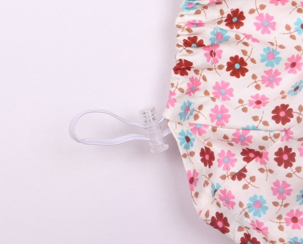 medical bouffant caps in cotton in pink with small daisy