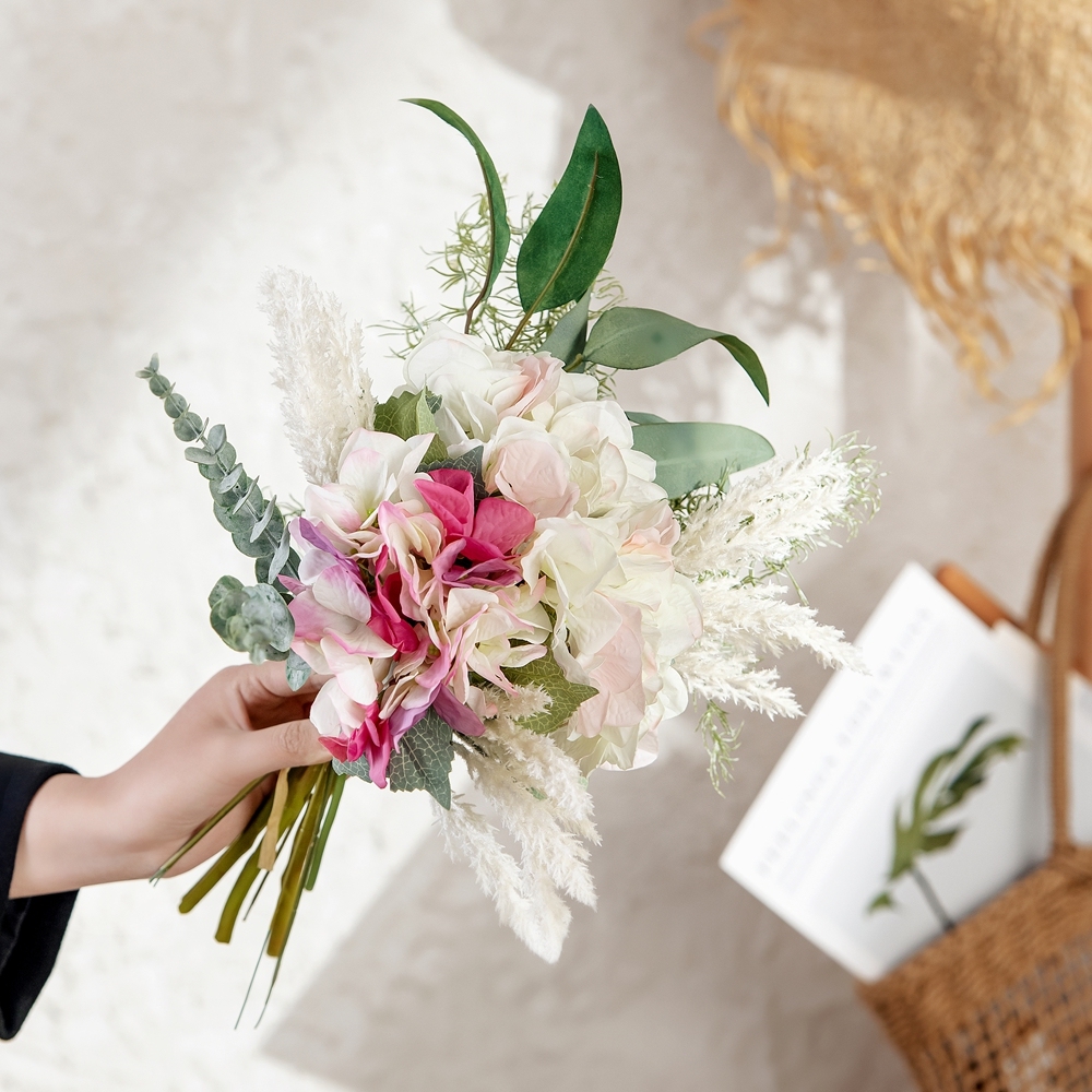 MW99554 Wholesale Artificial Flower Bouquet Hydrangea Eucalyptus Astible Bouquet For Christmas Picks