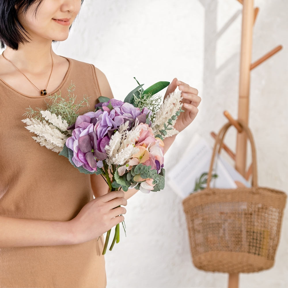 MW99554 Wholesale Artificial Flower Bouquet Hydrangea Eucalyptus Astible Bouquet For Christmas Picks