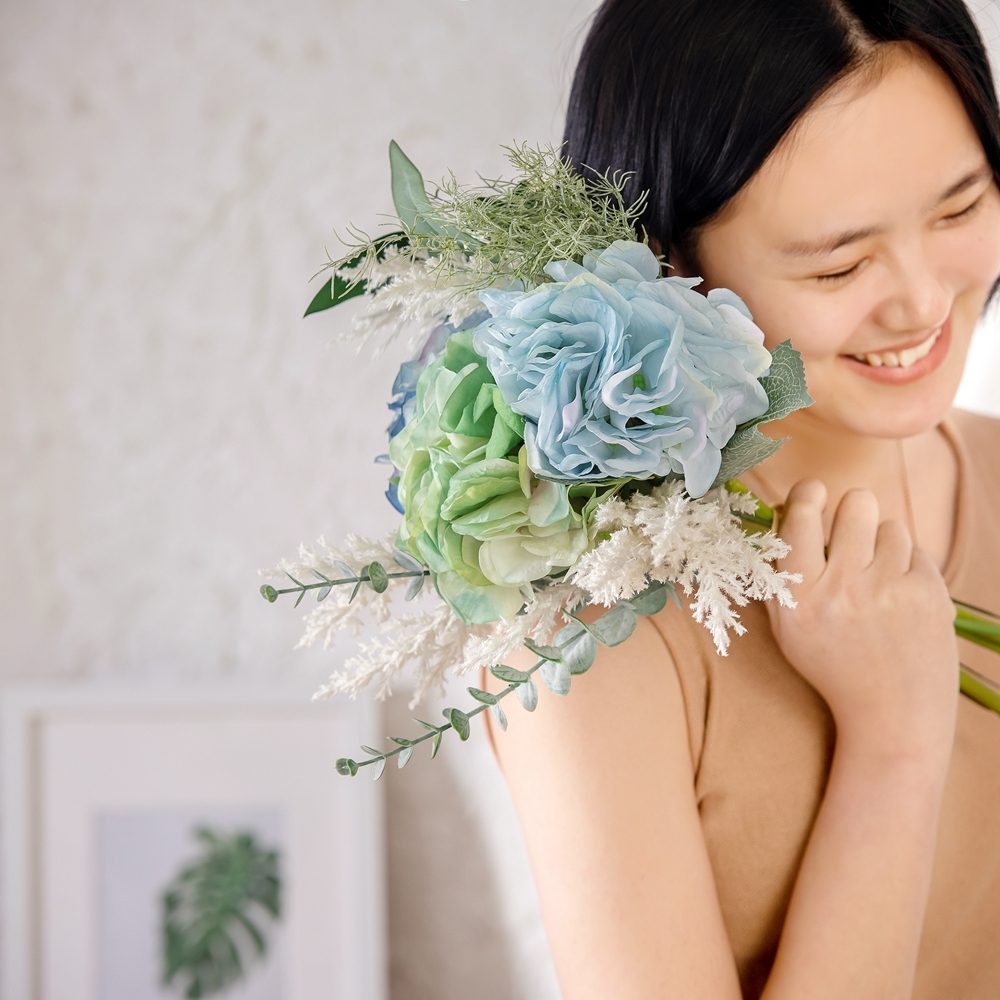 MW99554 Wholesale Artificial Flower Bouquet Hydrangea Eucalyptus Astible Bouquet For Christmas Picks