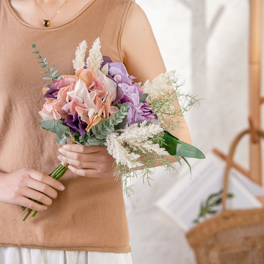 MW99554 Wholesale Artificial Flower Bouquet Hydrangea Eucalyptus Astible Bouquet For Christmas Picks