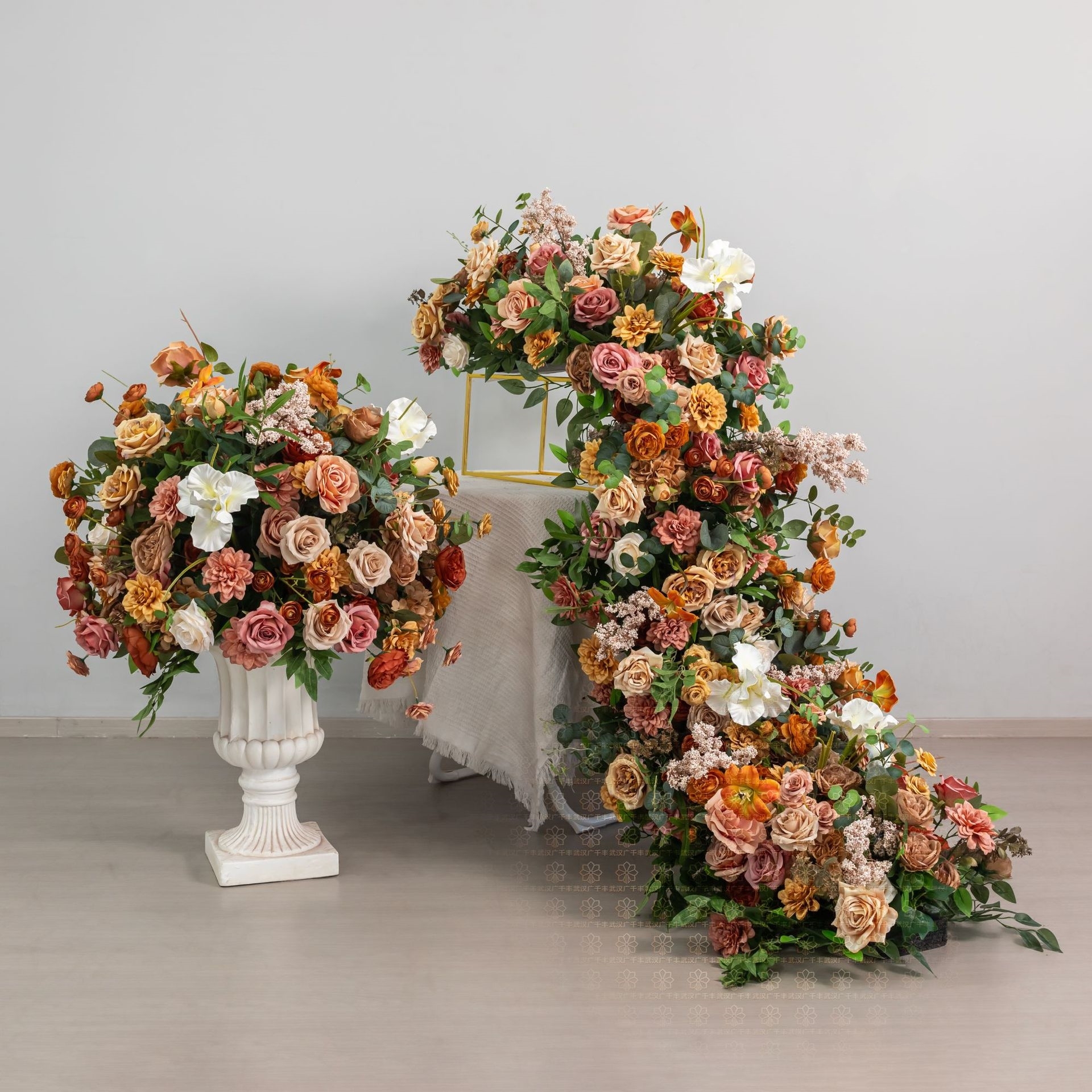 RN-032 Wedding Table Centerpiece Rose Flower ball Wedding Flowers Wedding Arrangement Decoration Customized Flower Ball Table Runner