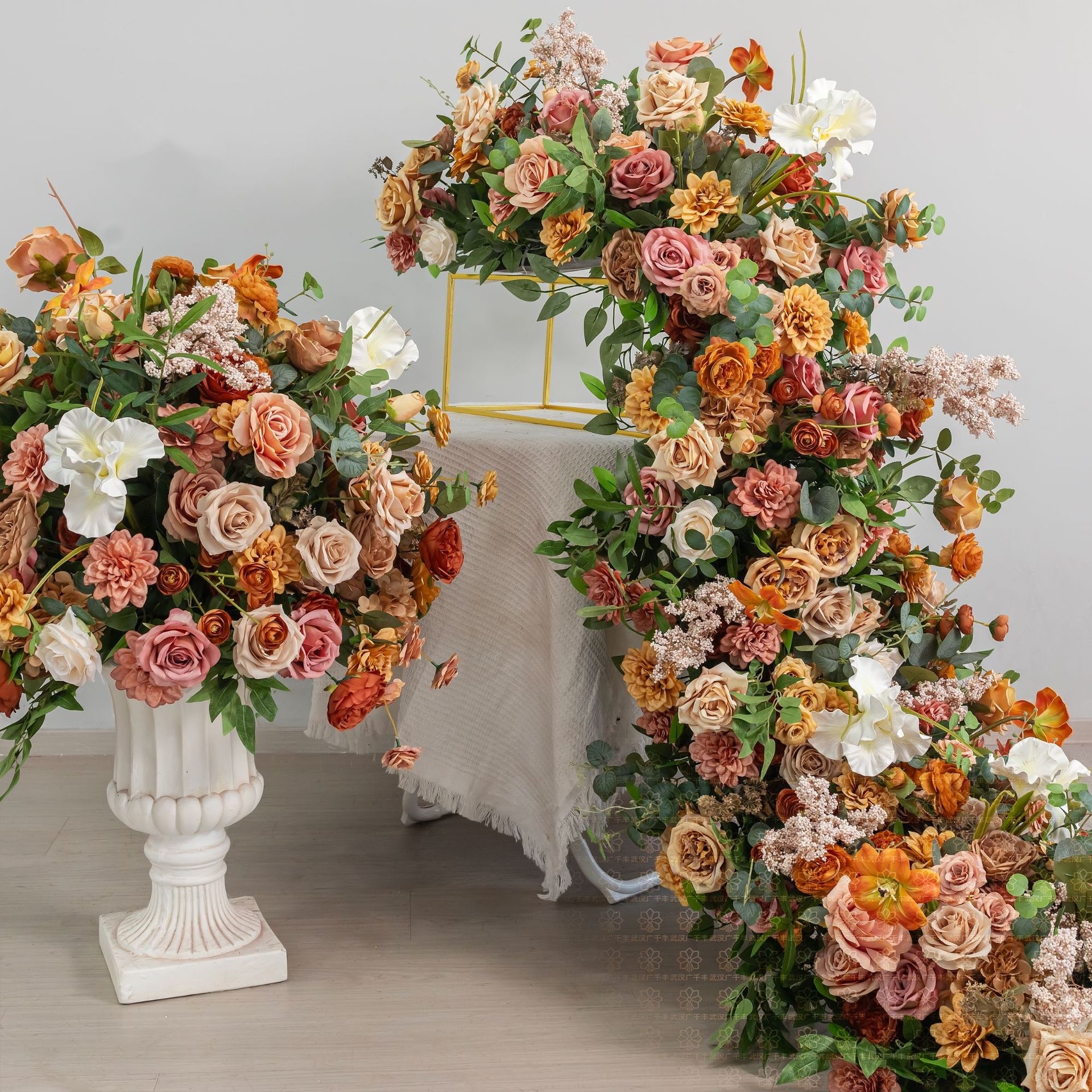 RN-032 Wedding Table Centerpiece Rose Flower ball Wedding Flowers Wedding Arrangement Decoration Customized Flower Ball Table Runner