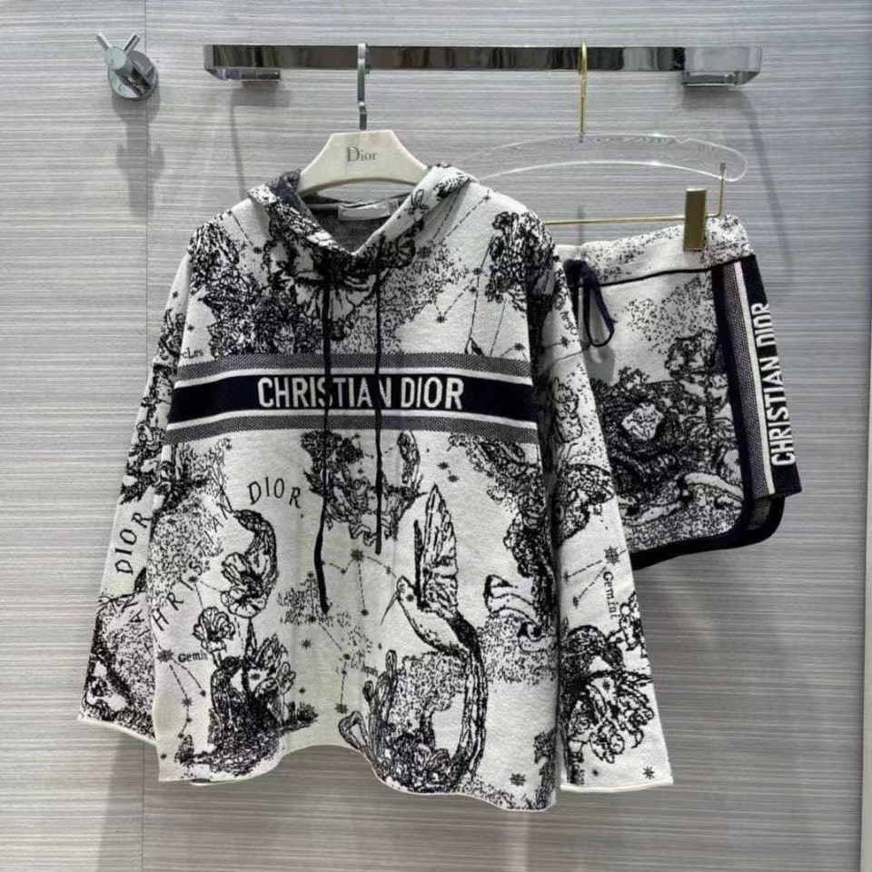 美品/ハンガー付き】Christian Dior 光沢感 モード セットアップ