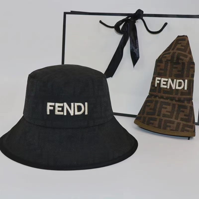 新品未使用　FENDI バケハ　バケットハット　帽子　ユニセックス　ロゴブランド帽子