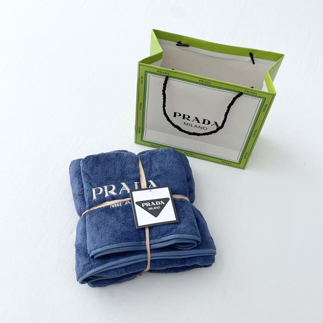 未使用品 プラダ PRADA バスタオル ネイビー 大判 イタリア製 ビーチタオル タグ付き ロゴ 約147×101 タオルケット｜プラダ