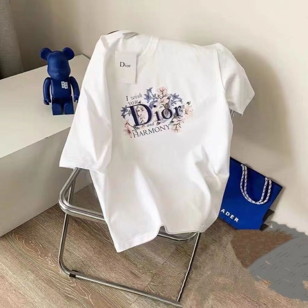 御購入を検討の皆様へディオール　Dior　ロゴ　グレー　半袖　Tシャツ　お洒落　トップス