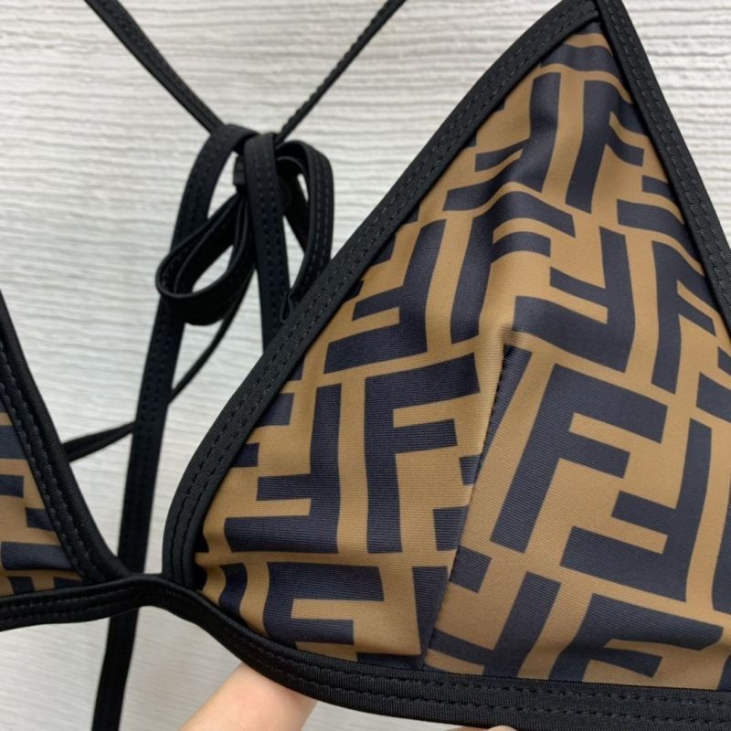 FENDI 水着 ビキニ みつかる 