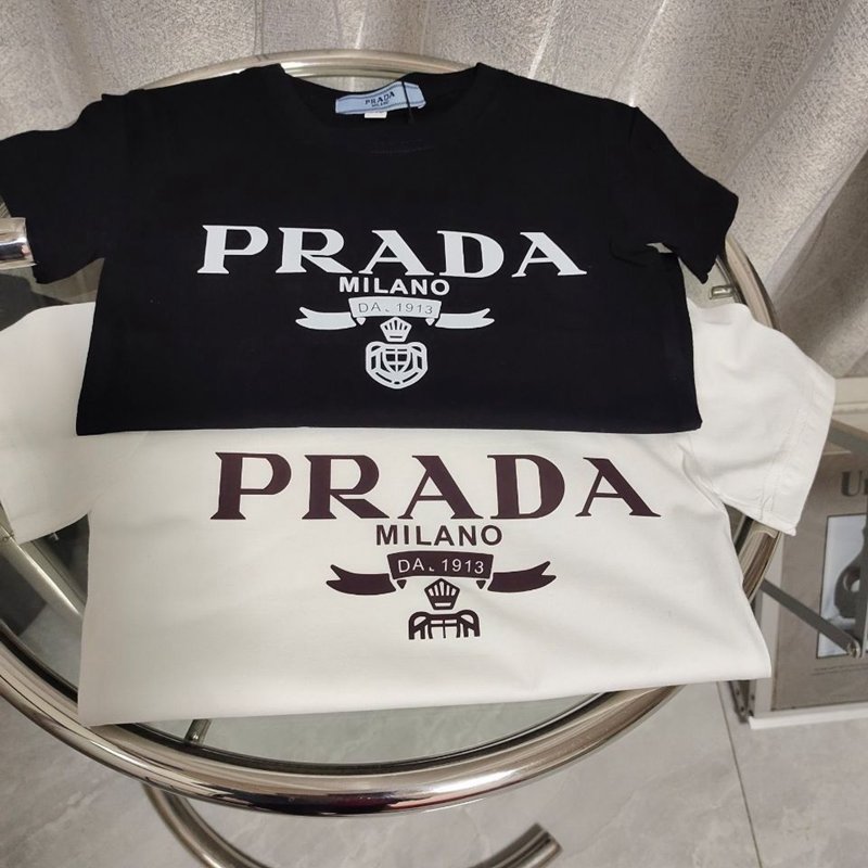 【PRADA】夏必須！シンプルでかっこいい ロゴ 半袖Tシャツ white PRADA】夏必須！シンプルでかっこいい ロゴ 半袖Tシャツ white
