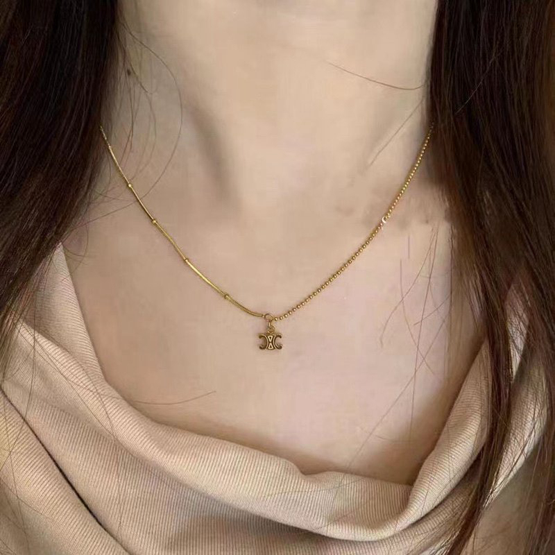 セリーヌCelineハイブランド ネックレス アクセサリー金属感 