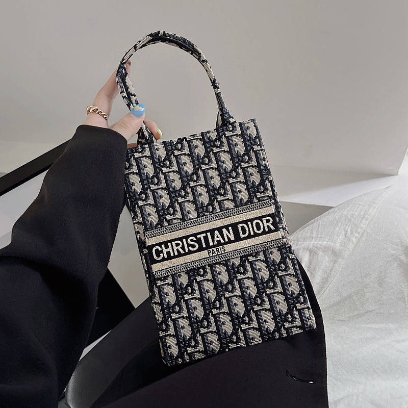 Dior 気が付い オブリーク ボタンカバー 