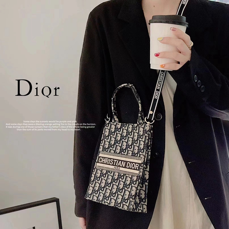 Dior ディオールハイブランドIphone14/14 Pro/14 Pro Maxケース バッグ型 全機種対応 galaxy s23/a54 5g  エクスぺリア 1 10 5 v iii ivカバー メンズ レディース女性男性向けブランドスマホケース xperia1V/ace  ivカバーブランドiphone galaxy xperia全機種対応エクスぺ ...