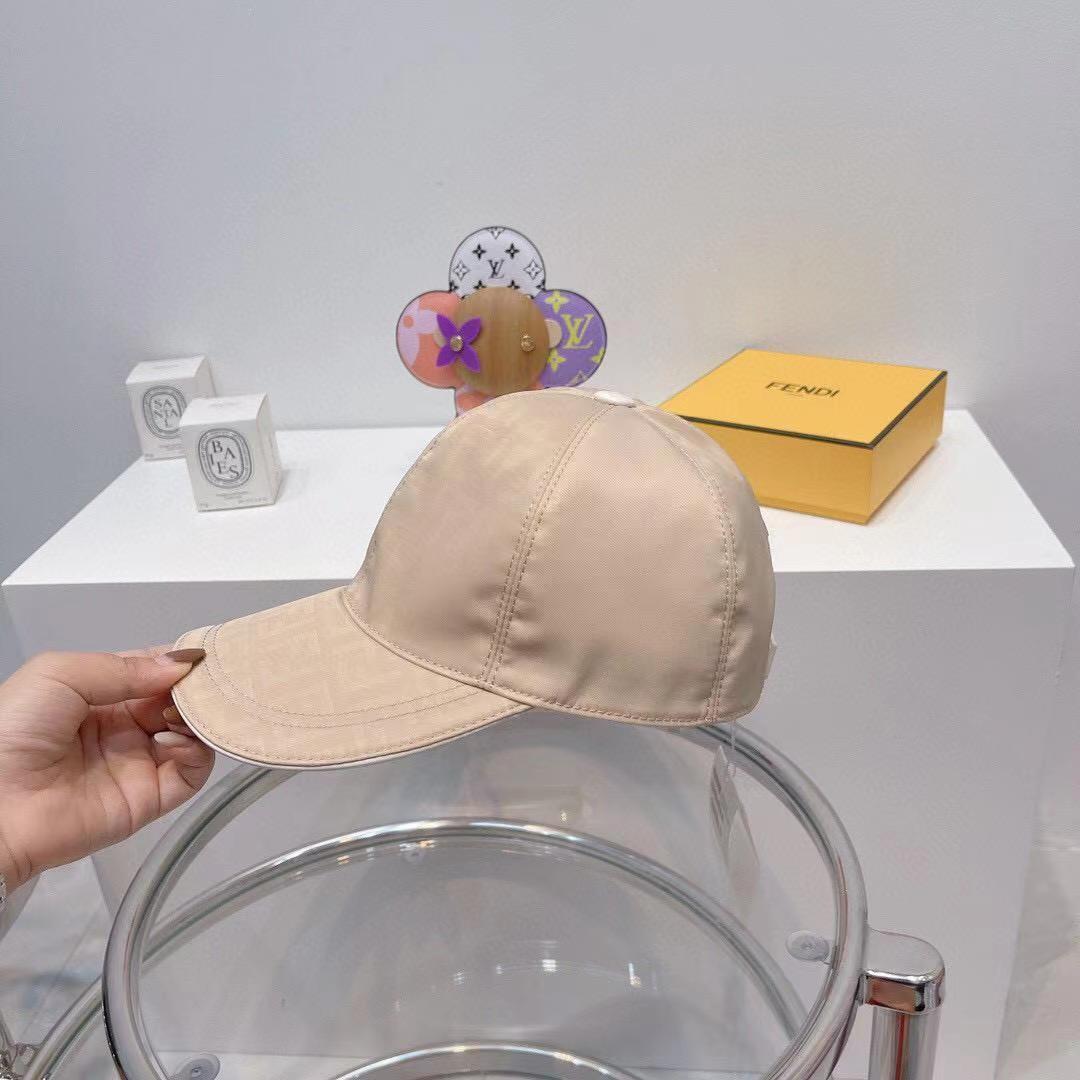 FENDI ベージュ バケットハット 調整可能 FENDI ベージュ バケットハット 調整可能 - メルカリ