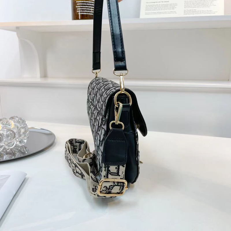 Dior 肩掛けバッグ DIOR BOOK TOTE バッグ ミニ ストラップ付き (Dior/ショルダーバッグ