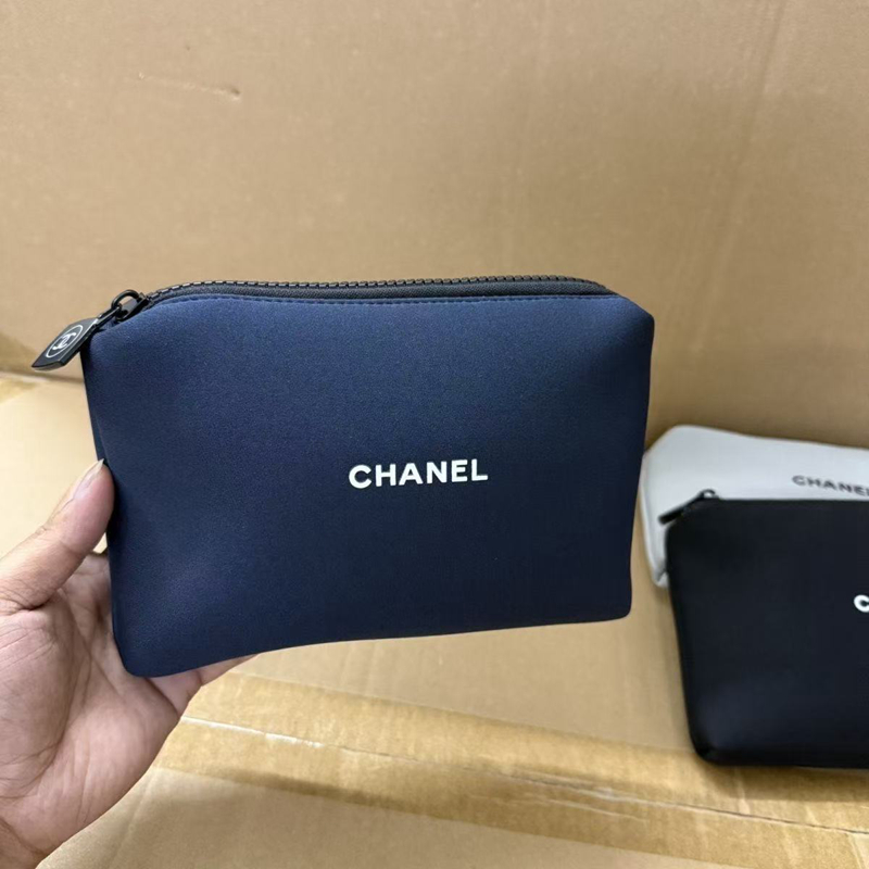 【CHANEL】シンプル＆定番★旅行先にも◎シャネル メイクポーチ ☆CHANEL☆23年クリスマスコフレ☆限定ポーチ付き☆メイクアップ