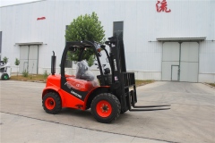 QINGONG 1.5Ton Rough Terrain Forklift Truck