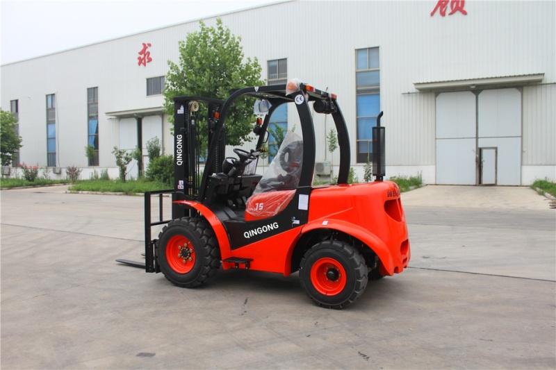 QINGONG 1.5Ton Rough Terrain Forklift Truck